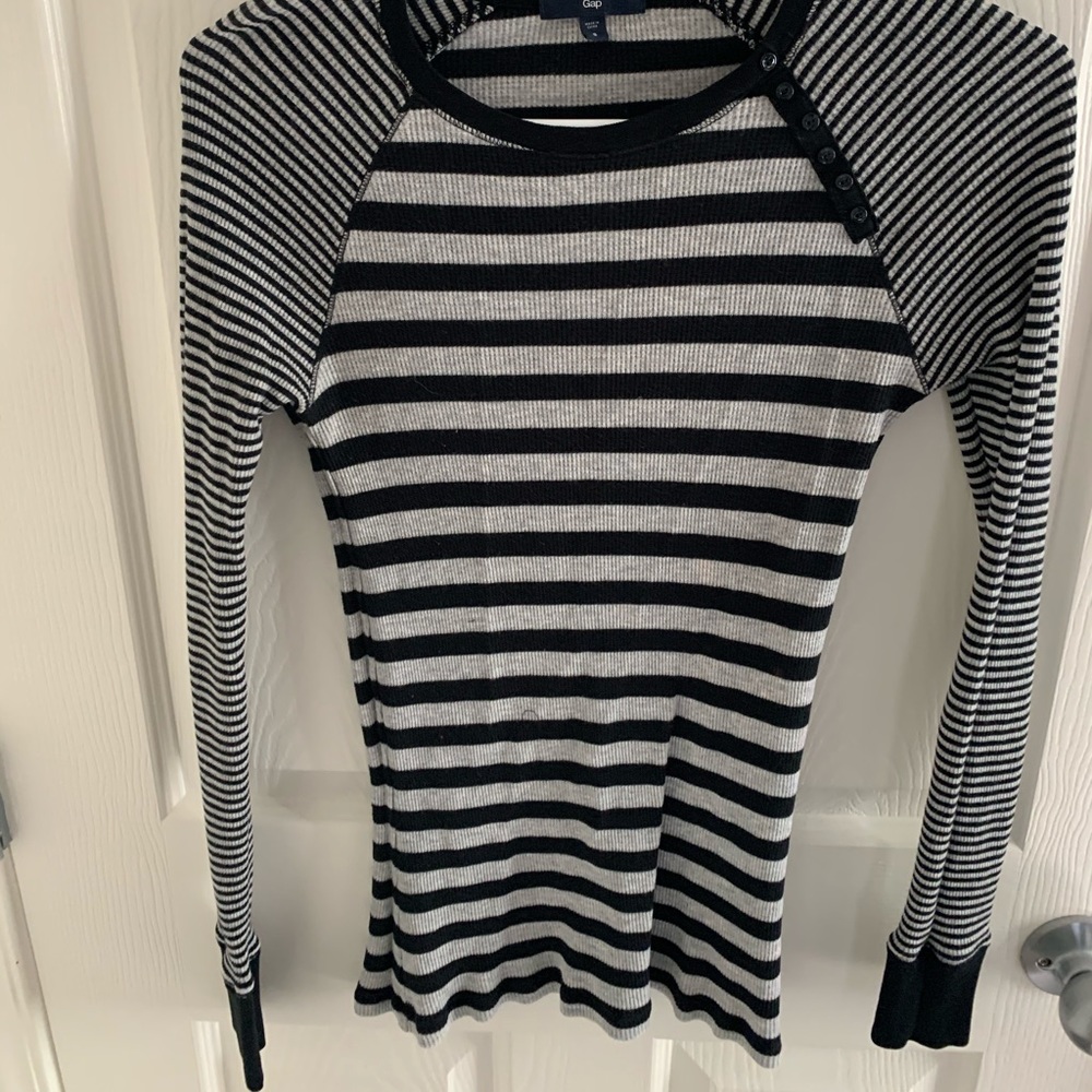 Gap black and white casual shirt